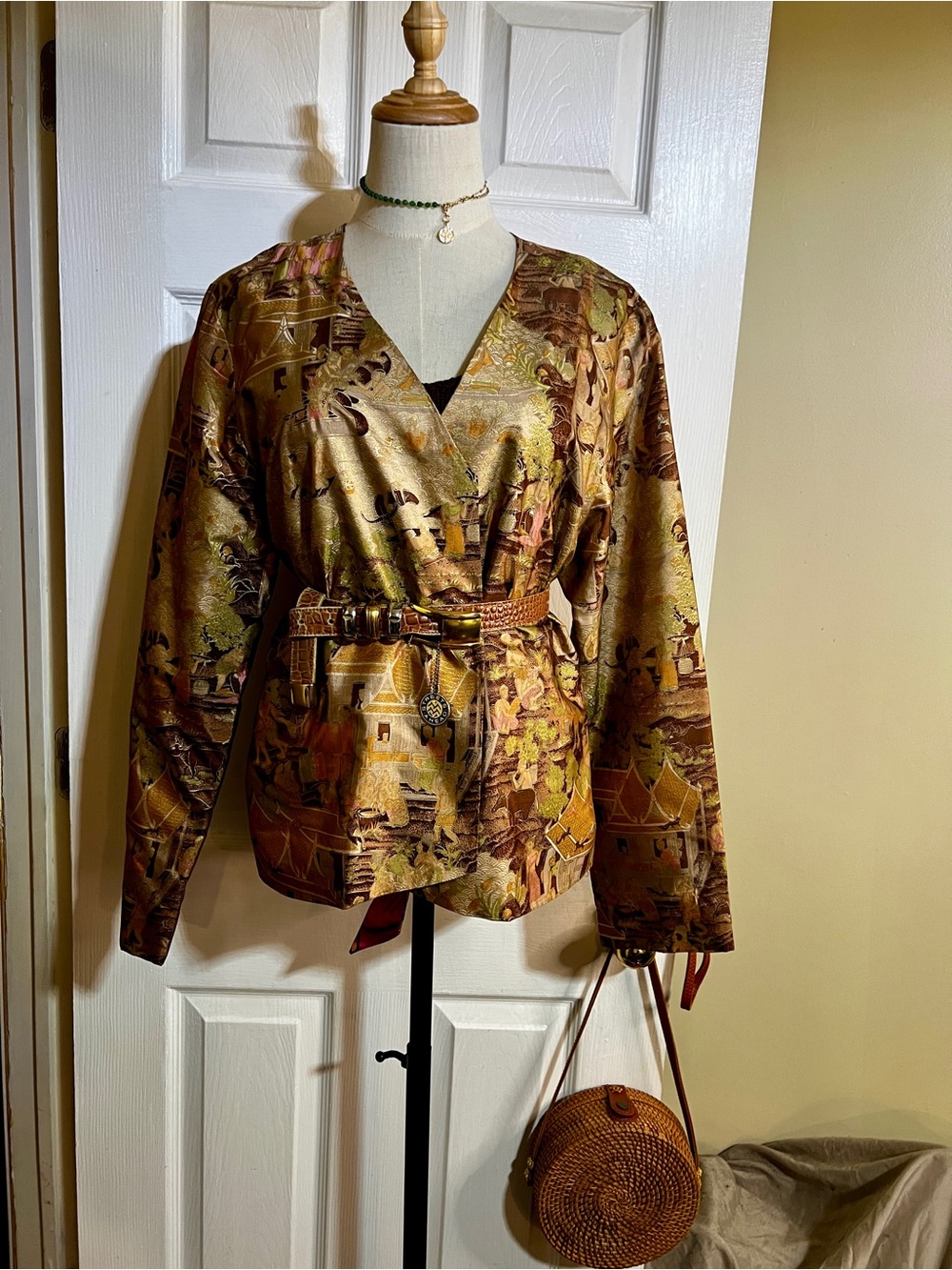 Vtg Silk Custom Brocade Scenic Thai Gold Metallic Art To Wear Open‎ Jacket L